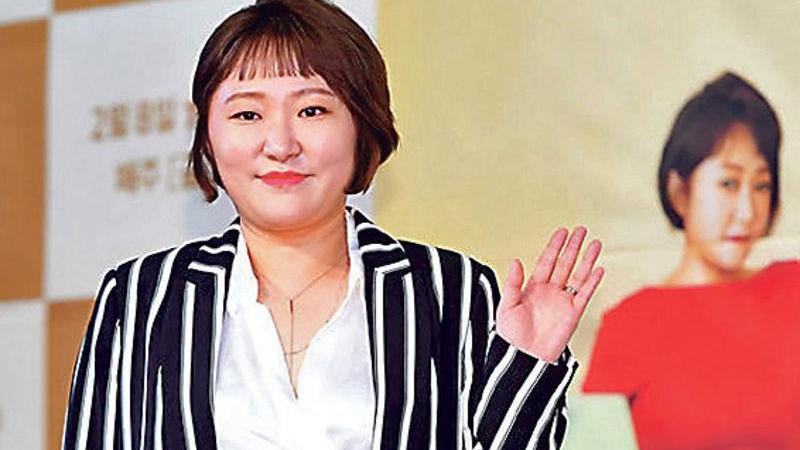 社内相亲|《社内相亲》吕部长甩肉14KG身型小一号，短发清纯美貌美到认不出