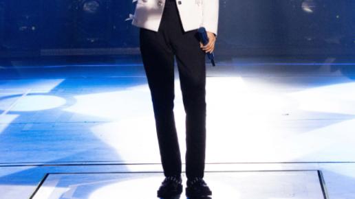 男神|看完《玫瑰少年》的舞台后，再听周深的《启示》，感触更深了！