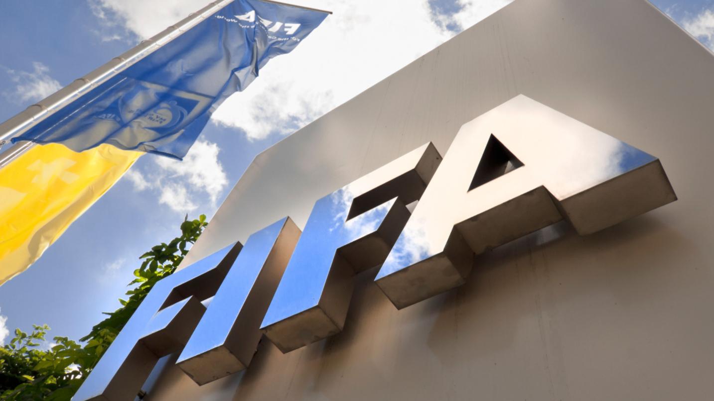 俄罗斯队|俄罗斯男足正式改名！FIFA三大紧急措施惩罚俄罗斯，球迷：双标