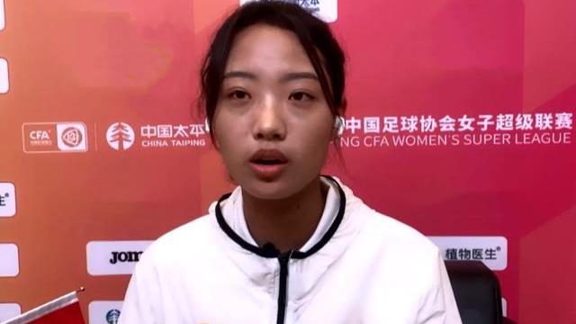 女孩|女超之星卓玛吉，抱着足球睡觉的藏族女孩，喜欢跟强队比拼