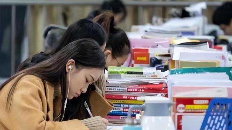 英语四六级考试再出“新规”，不满足条件无法报考，学生要注意