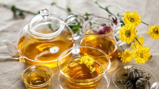 胡萝卜|张仲景记载：菊花加“它”泡水，连喝一周，肾变好了，便秘也改善