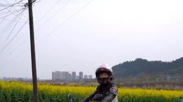 |爱穿JK裙做饭的网红严素又翻车？网友：爸爸好可怜