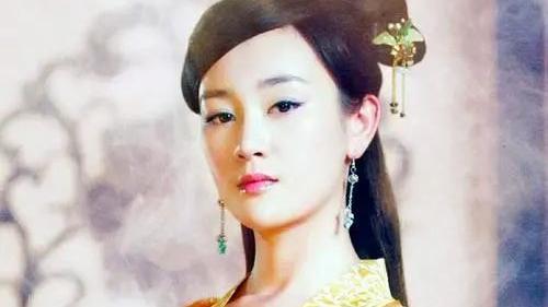 整容|年纪轻轻就眼歪嘴斜的5位明星，有的是天生遗传，有的是整容过度