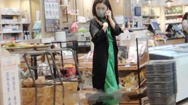 何超琼|小7岁男友被宠上天，Selina工作一天，收工后还要买菜做饭