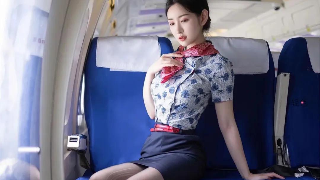 |周于希：被开除空姐网图中的女主角