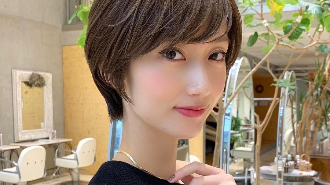 发型|女发别再烫满头小卷发了，太老气，现在流行这几种显年轻的发型