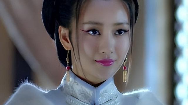 王鸥|王鸥王凯疑似官宣恋情，发相同照片和文案，两人牵手被拍关系亲密