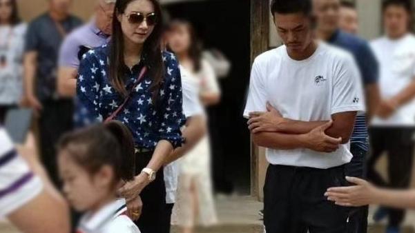 运动员|羽毛球运动员林丹，在延安举办丹挑赛事，与妻子感情冷漠有距离
