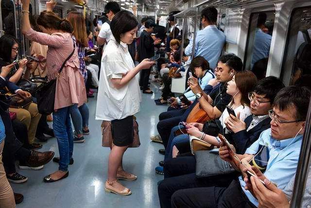 |未来，智能手机真的有可能被淘汰吗？不一定