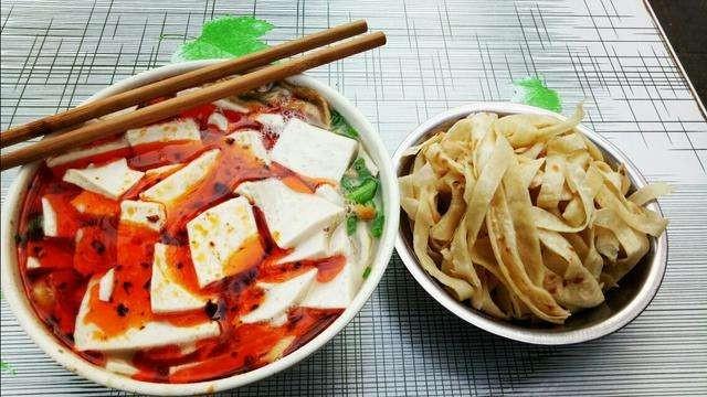 煎饼|百里弘毅都给出尚可的神都美食，你知道吗