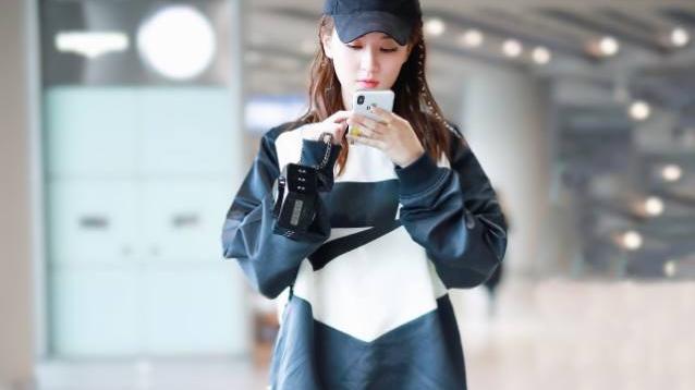 穿衣搭配|想要打破沉闷的穿搭，不妨学学乔欣的穿衣，轻松玩转时尚穿搭