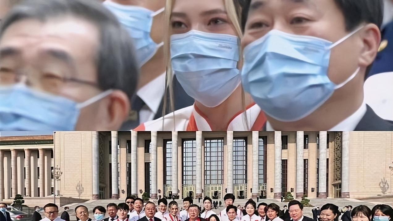 中超|谷爱凌害羞了，被粉丝团团围住！没妈妈在不知所措，领全国大奖