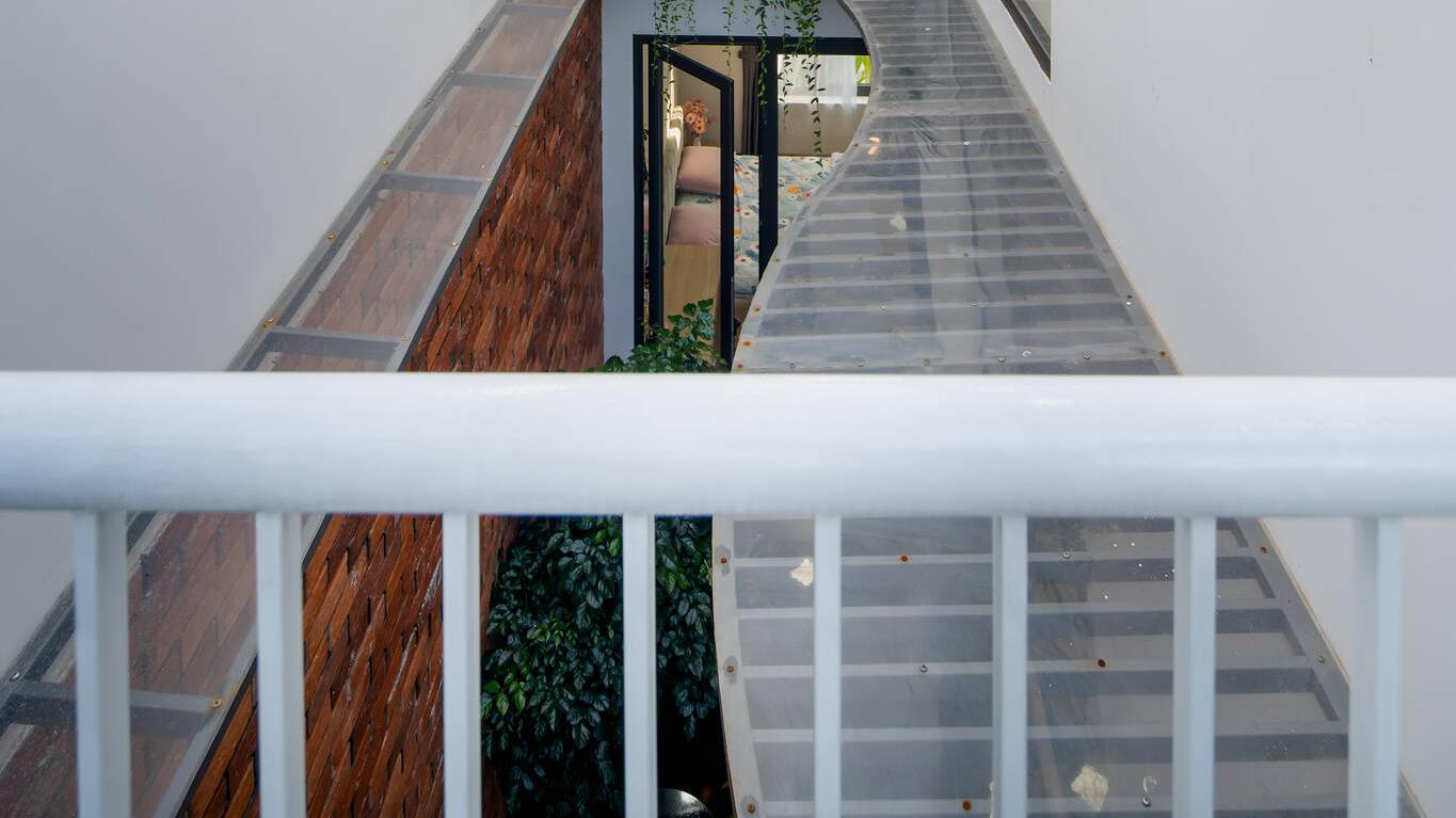 比起豪宅，我更喜欢这样的2层小楼，有院子露台，不豪华但很舒适