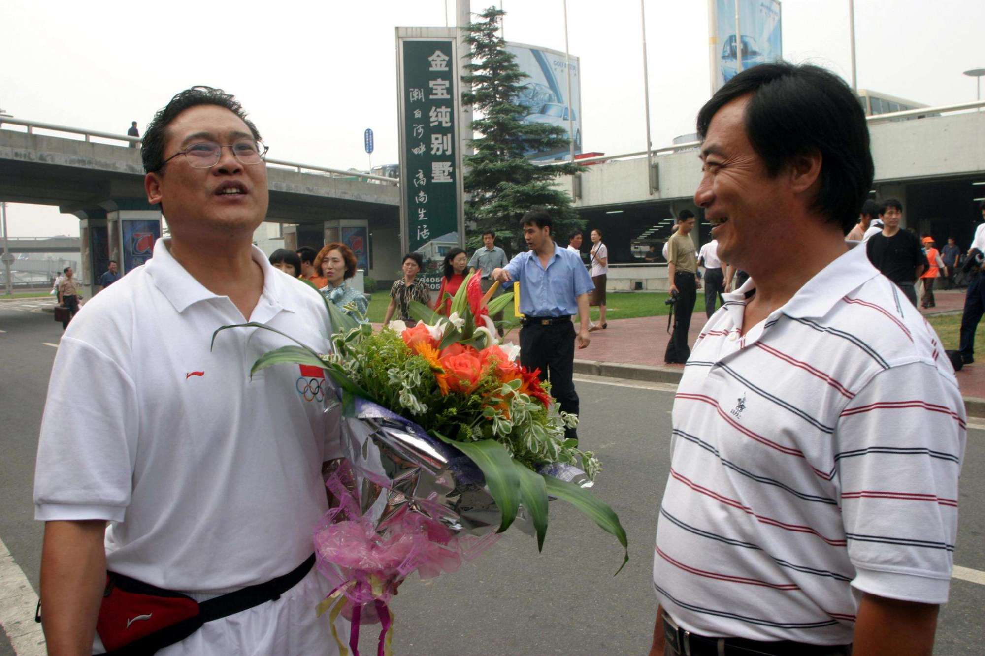 举重|三弟子被剥夺奥运金牌！举重教练被终身禁赛，高官哥哥也帮不了他