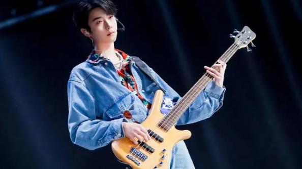 张嘉元|奋发有朝气的张嘉元，会比张艺兴还努力吗？