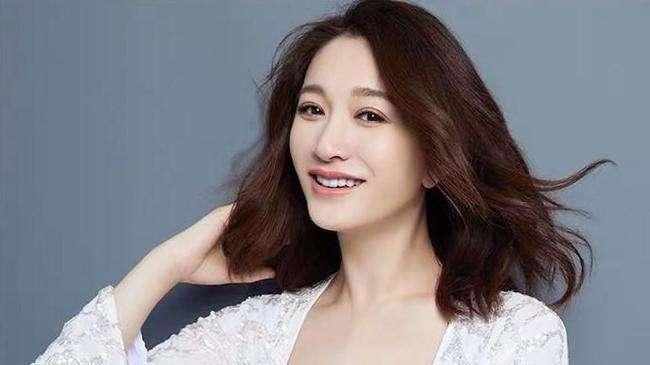 李小冉|纯欲鼻祖的李小冉40岁还能让人一掷千金