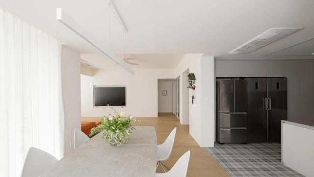 174㎡一家4口，扔掉多余摆件，客厅只留沙发，整合空间又多一间房