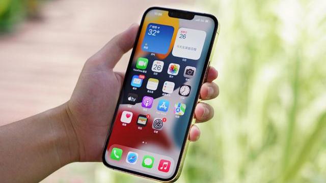 伊隆·马斯克|如果现在必须要你换一个品牌的手机，你会选择哪个牌子？