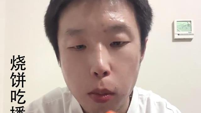 相声演员|德云社相声演员吃辣椒、火龙果，不在意吃相，网友吐槽吃相难看