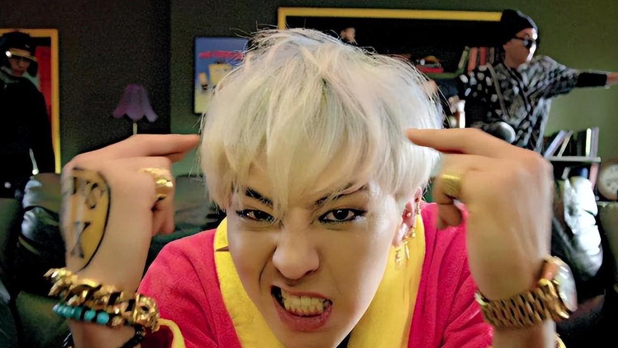 金泫雅|明星的另类造型！权志龙的牙钻，王一博的眉钉都不如泫雅的另类