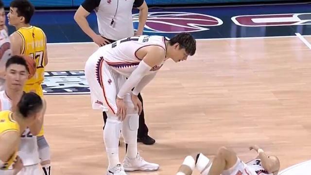 凯尔特人队|许钟豪为什么要在球场上横冲直撞？许钟豪终于说出原因，很直白