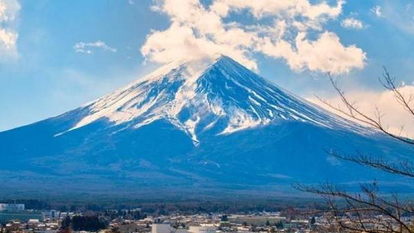 古北水镇|日本一休眠的活火山，被称为“神山”，已被列为世界遗产
