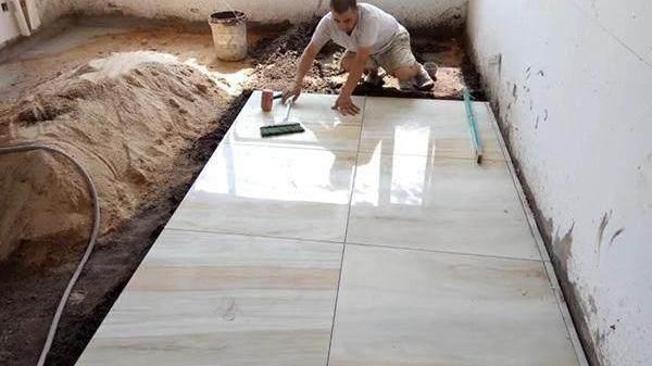 不是我“崇洋媚外”，同样是贴瓷砖，德国工人做得真的比我们好