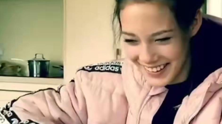 李沁|谷爱凌和妈妈撒娇的视频曝光！冬奥公主笑问：你到底喜不喜欢我？