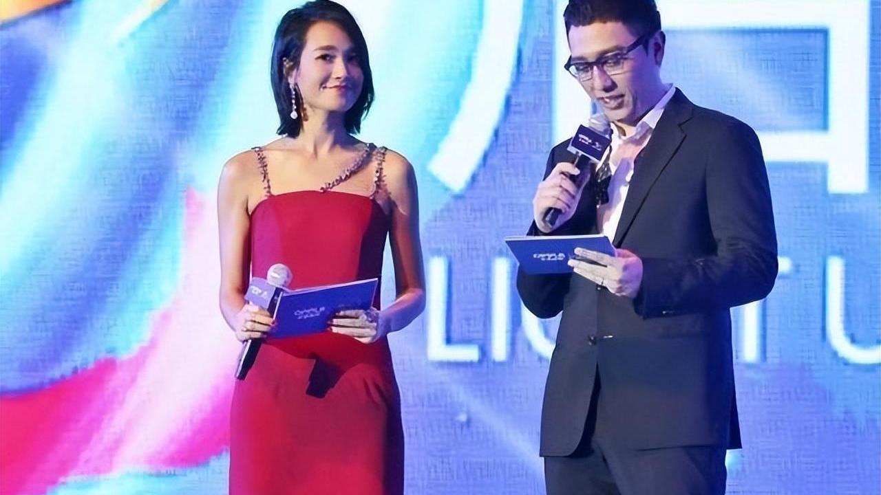 华少|从“浙江卫视一哥”跌落神坛，华少得一手好牌，怎么打稀烂的？