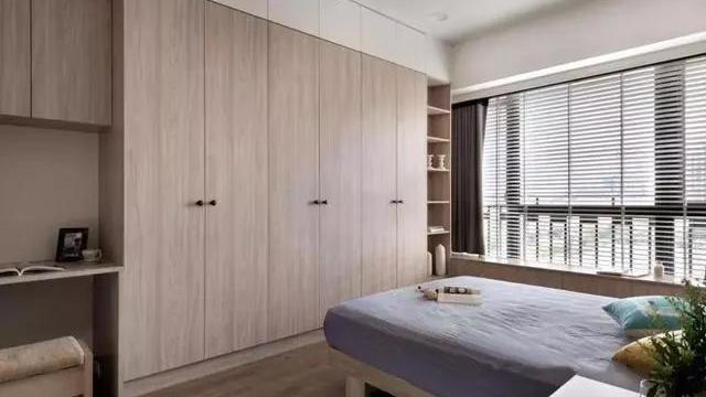 还在为选卧室的衣柜而烦恼？现在流行这种衣柜，好看又实用