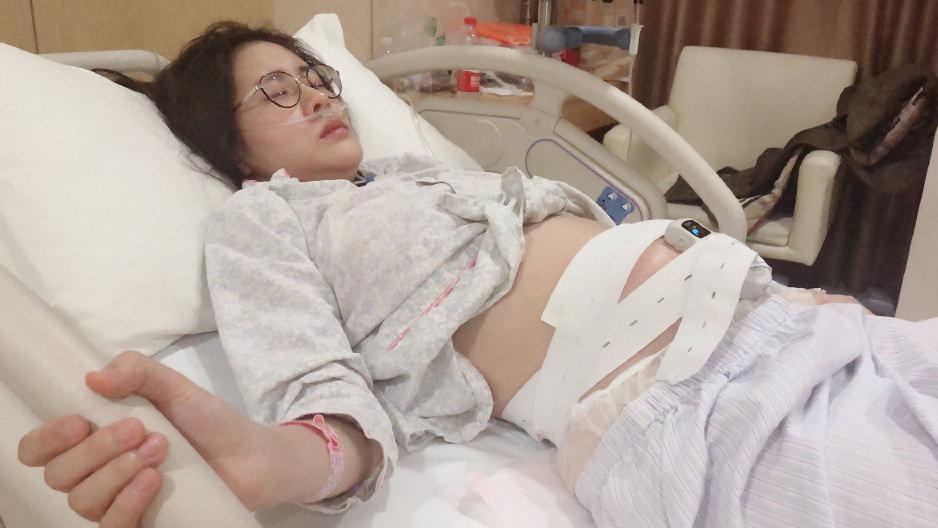 张碧晨|工作人员晒张碧晨的孕照，否认代孕传言，孩子体重仅1.76千克