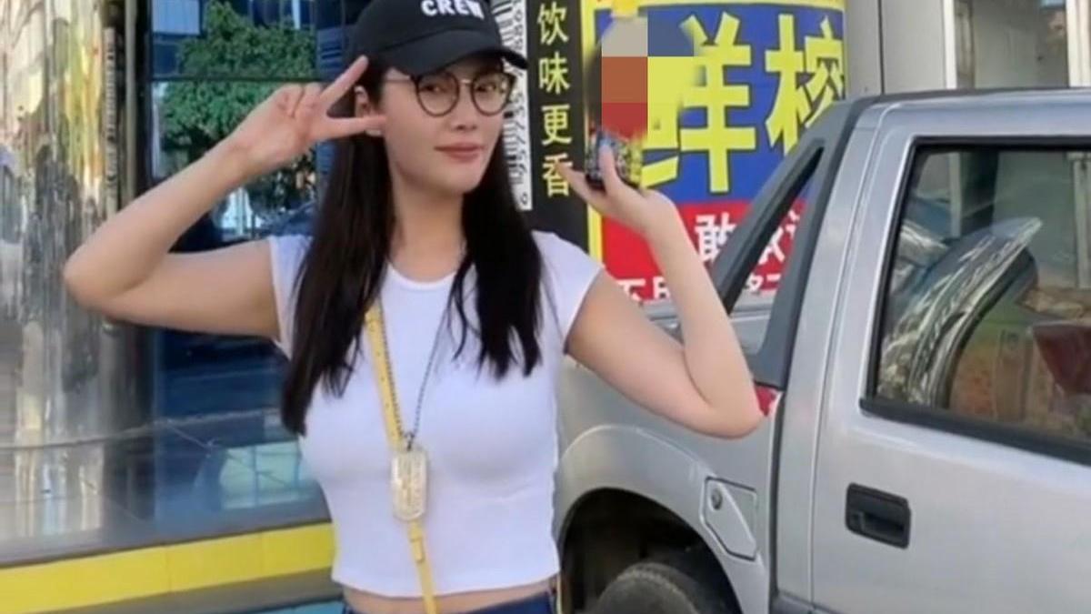 徐冬冬|徐冬冬晒照秀火辣身材，细腰翘臀好惹眼，31岁皮肤白细嫩有光泽