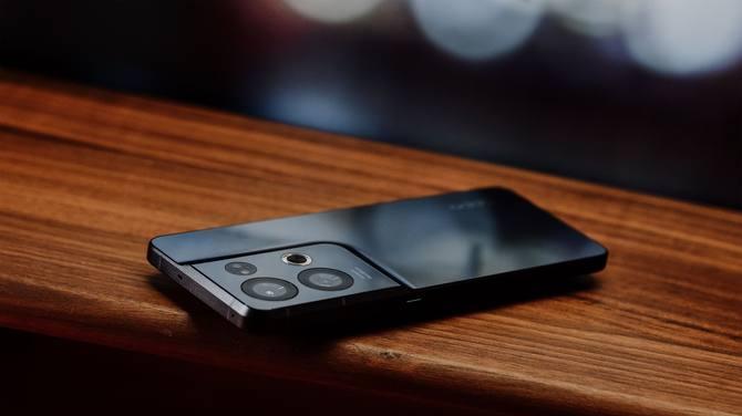 摄像头|恰到好处的极简流云双镜一体化造型，黄金设计再现于Reno8系列