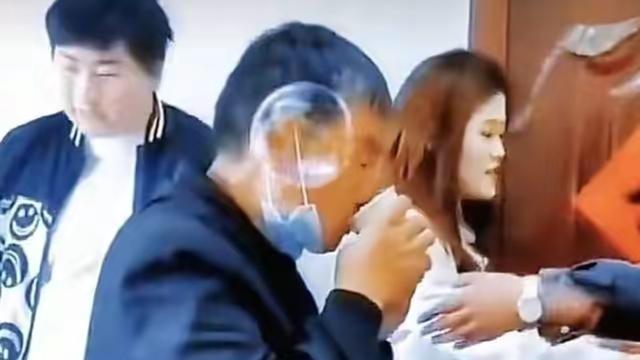 连衣裙 爱情的力量！大衣哥亲属称朱单伟很喜欢陈萌，已经为她开始减肥