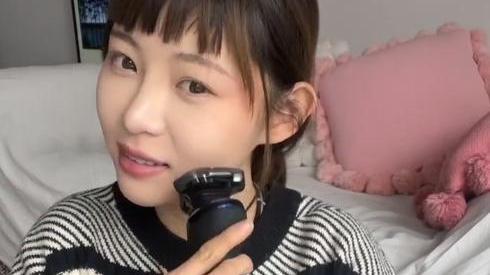 |没下限？痞幼拍开箱视频，为热度拿剃须刀刮胡子，网友：拉黑