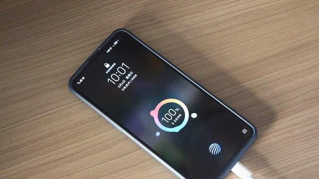 USB|一拖四，家庭最实用的小产品：努比亚65W氮化镓快充适配器