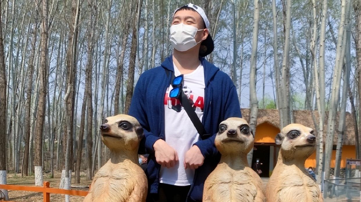 |好事将近！女排奥运冠军带男友见家长，一起逛动物园，甜蜜合影