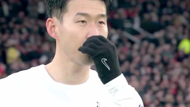 C罗|1-0热刺！C罗原地摆腿世界波 打破13年最长进球荒 老特拉福德沸腾
