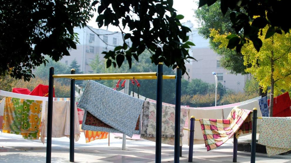 晒完被子的“阳光味”是螨虫的尸体味？教你这么做，干净又杀菌