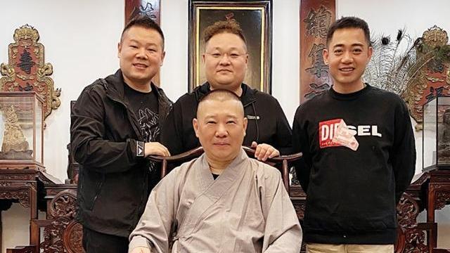 郭德纲|德云社郭德纲发视频，在线晒自己的书房，评论区画风却集体跑偏