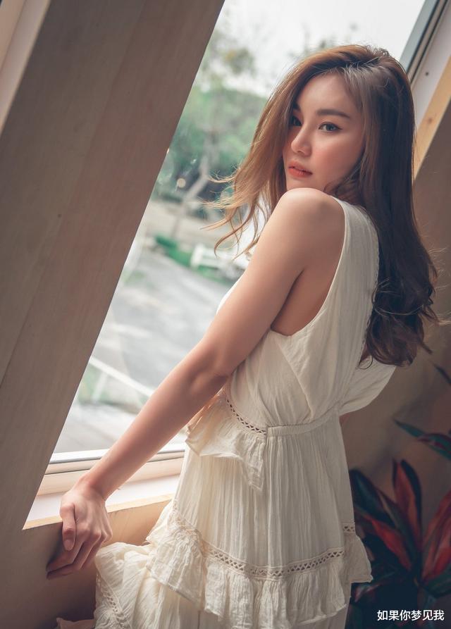 气质美女拍写真, 穿搭和身材往往并不重要, 眼睛才是最迷人的地方