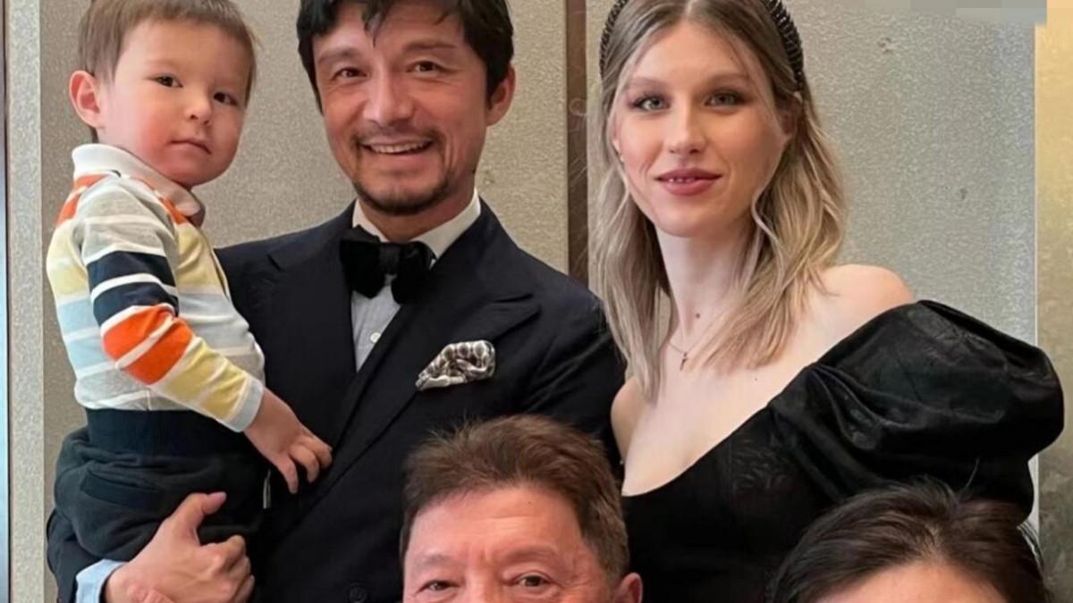 贾秀全|打脸贾秀全！47岁谢晖走马上任，教2岁混血儿子和澳洲媳妇踢球！