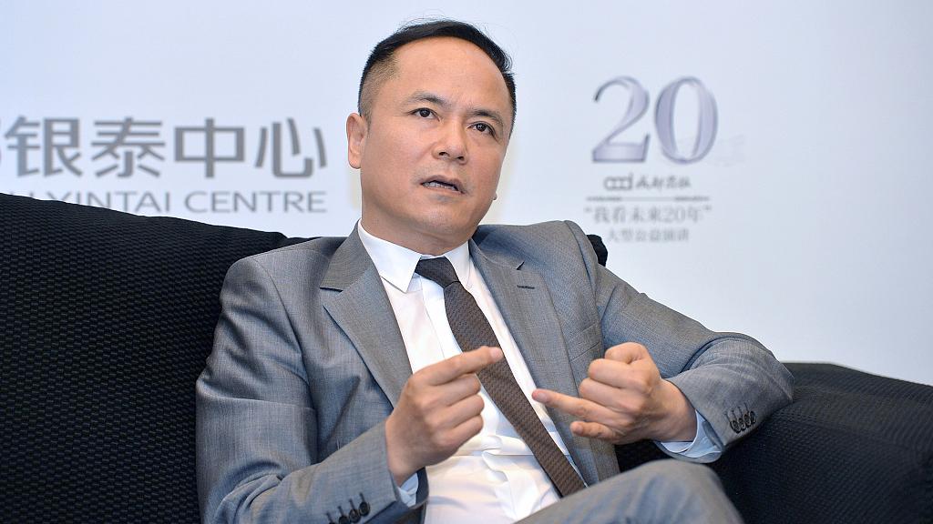 |又一大佬遭限高，坐不了飞机！身家354亿，娶小20岁女星为妻