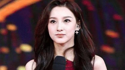 央视|这位央视主持人因胸围太丰满被多次警告，现嫁给富商成人生赢家