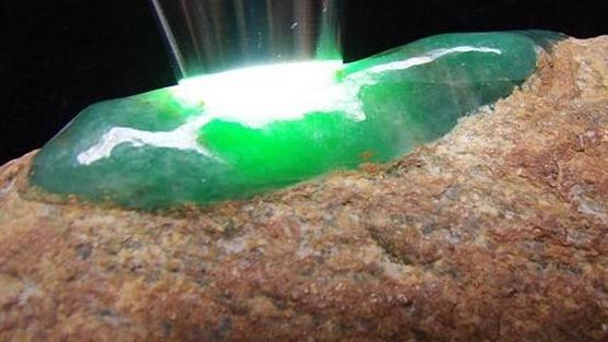 翡翠|赌石一定要有分寸，不要幻想一夜暴富，选择时一定要全面