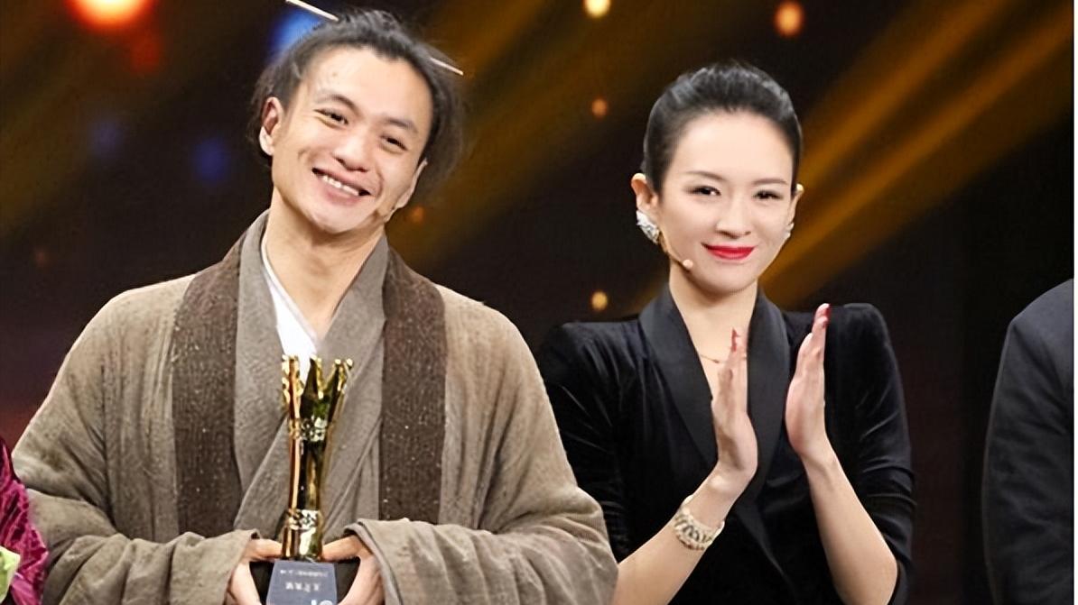 周一围|\加钱居士\周一围：靠《演员的诞生》夺冠出圈，后因奶茶口碑暴跌