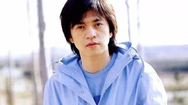 娱乐圈|他是娱乐圈的一股清流，没有豪宅豪车，只有满墙的书和满屋吉他