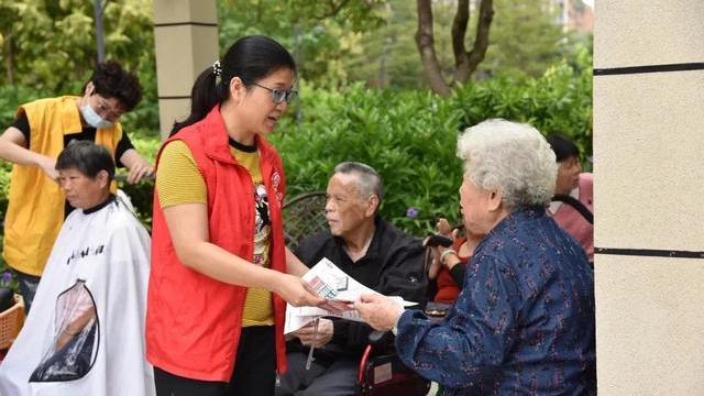 小米科技|苹果手机拒不向中国用户让步，广东移动：你不做的事，我做到暖心