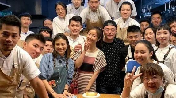 冯绍峰|瘦了没人拍？42岁冯绍峰罕晒健身照回应长胖，网友：在哪？我去拍